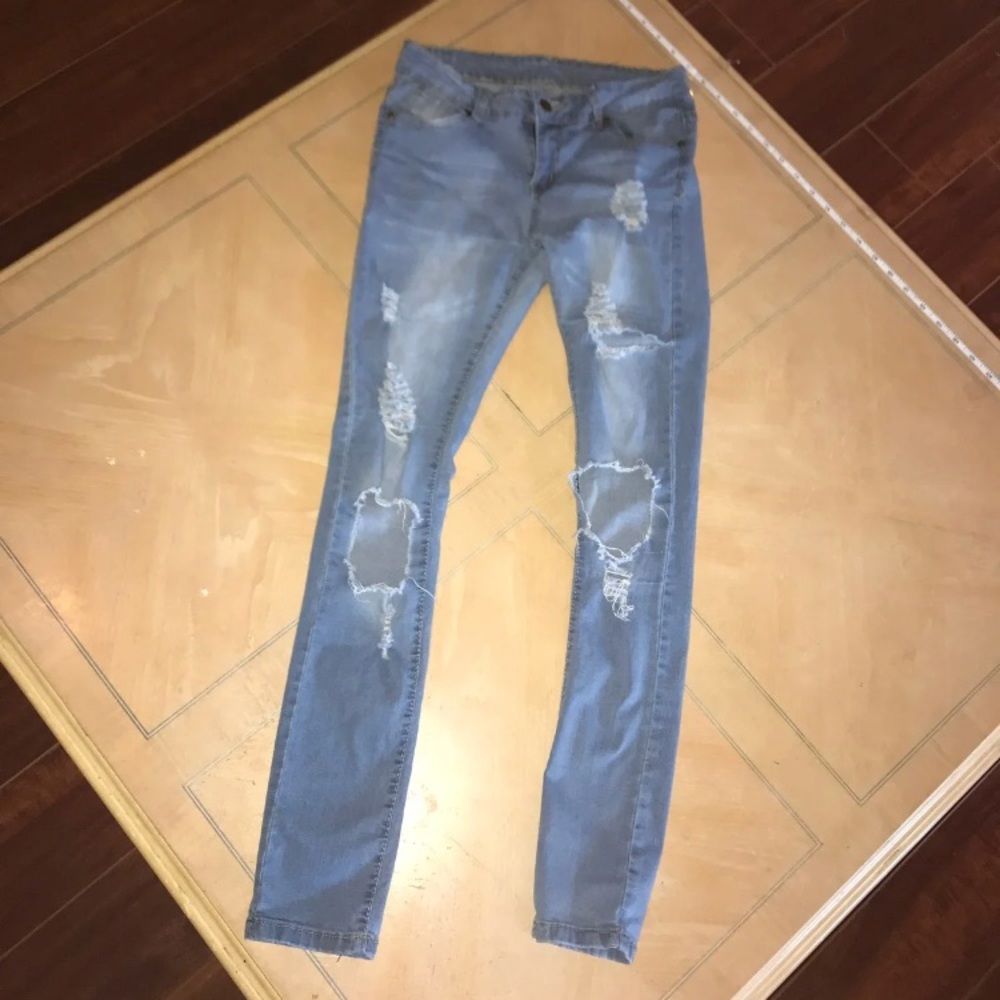 Very stretchy distressed skinny jeans